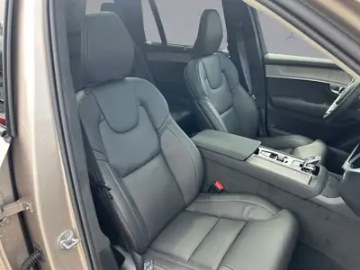 Volvo XC90 2.0 T8 Ultra Dark — SUV hybride rechargeable 7 places, très faible kilométrage — Miniature 16