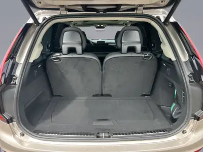 Volvo XC90 2.0 T8 Ultra Dark — SUV hybride rechargeable 7 places, très faible kilométrage — Miniature 18