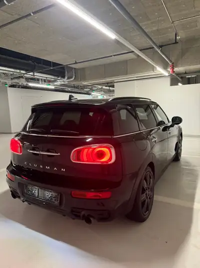MINI Clubman Cooper John Cooper Works ALL4 — Sportivité et polyvalence en version 6 portes — cruscotto