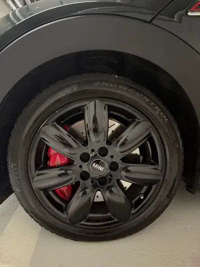 MINI Clubman Cooper John Cooper Works ALL4 — Sportivité et polyvalence en version 6 portes — Miniatura 8