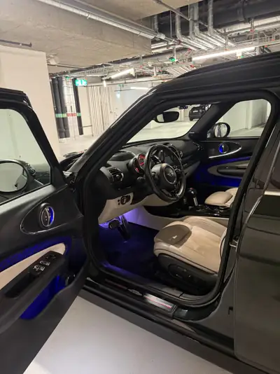 MINI Clubman Cooper John Cooper Works ALL4 — Sportivité et polyvalence en version 6 portes — Miniatura 10