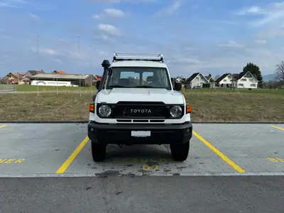 Toyota Land Cruiser GRJ78 4.0 V6 — Le SUV de légende, quasi neuf avec 104 km — vue extérieure