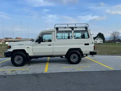 Toyota Land Cruiser GRJ78 4.0 V6 — Le SUV de légende, quasi neuf avec 104 km — arrière