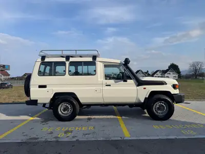 Toyota Land Cruiser GRJ78 4.0 V6 — Le SUV de légende, quasi neuf avec 104 km — intérieur