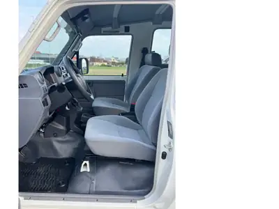 Toyota Land Cruiser GRJ78 4.0 V6 — Le SUV de légende, quasi neuf avec 104 km — Miniature 12
