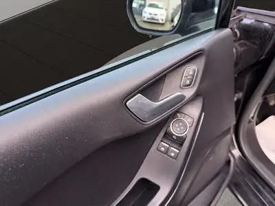 Ford Fiesta 1.0 SCTi Titanium — Citadine dynamique, entretien assuré et équipée — Thumbnail 10