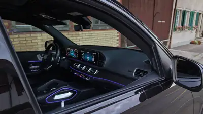 Mercedes-Benz GLE 450 4Matic AMG Line — SUV premium hybride avec 367 ch — Miniature 9