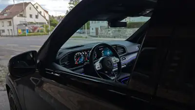 Mercedes-Benz GLE 450 4Matic AMG Line — SUV premium hybride avec 367 ch — Miniature 11