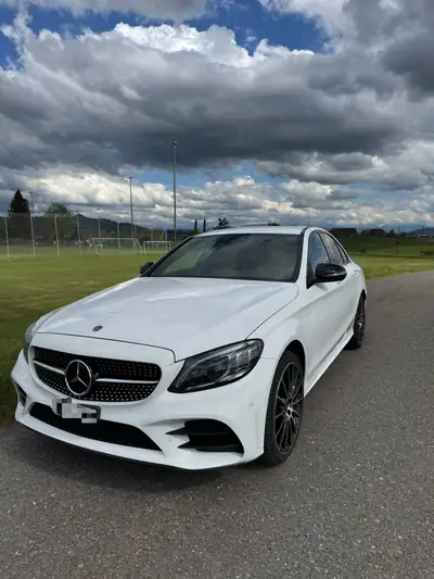 Mercedes-Benz C 200 Swiss Star AMG Line — Berline élégante 4Matic, 81 000 km seulement — side view