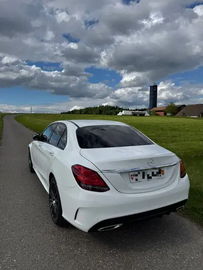 Mercedes-Benz C 200 Swiss Star AMG Line — Berline élégante 4Matic, 81 000 km seulement — interior