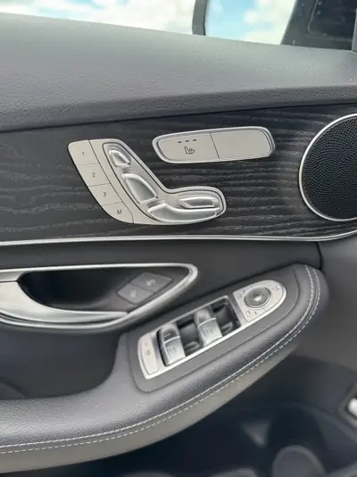 Mercedes-Benz C 200 Swiss Star AMG Line — Berline élégante 4Matic, 81 000 km seulement — Thumbnail 14