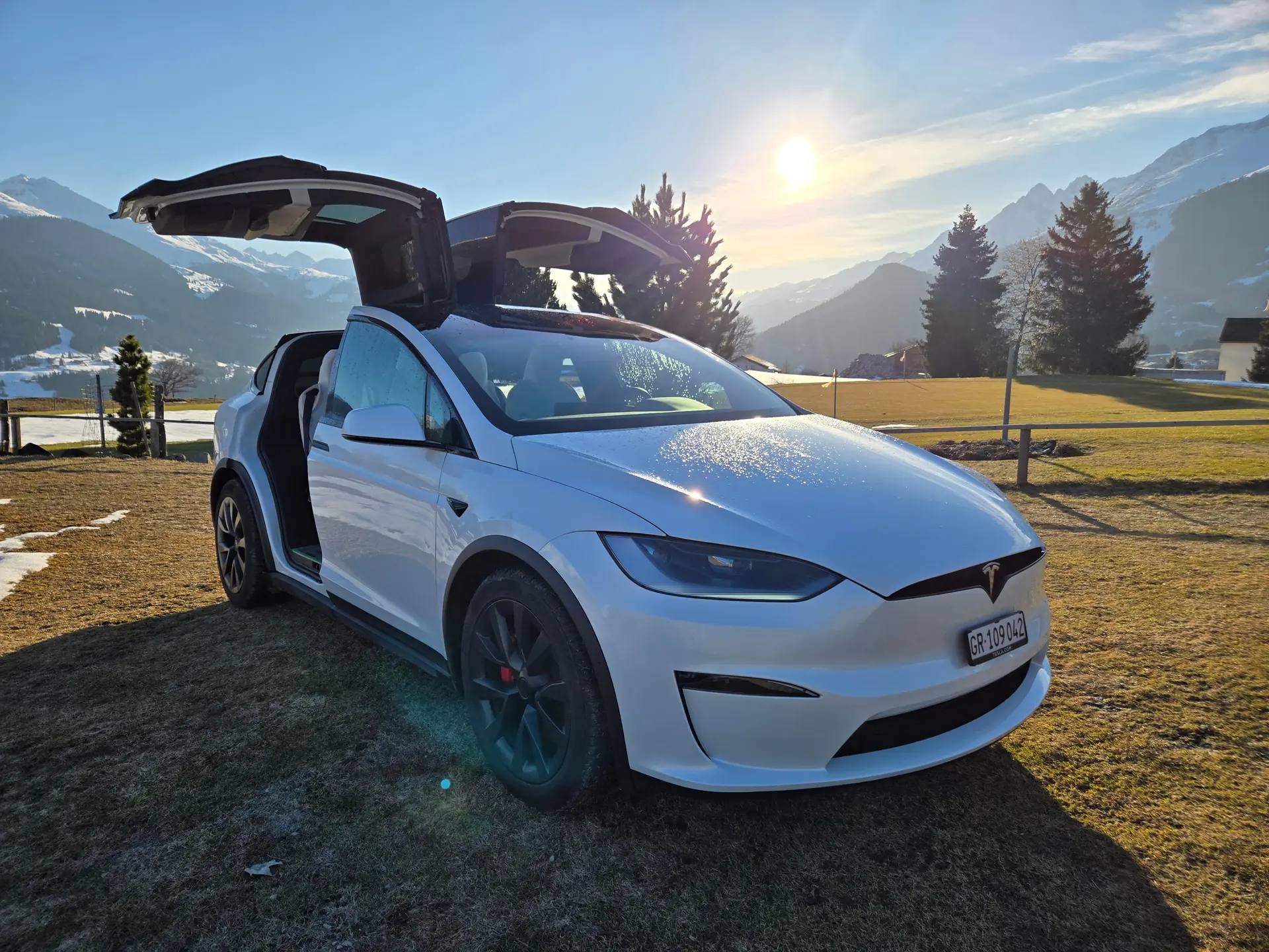 Tesla Model X 100kWh Plaid — SUV électrique haute performance, 59'800 km seulement — vue extérieure