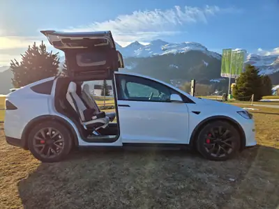 Tesla Model X 100kWh Plaid — SUV électrique haute performance, 59'800 km seulement — intérieur
