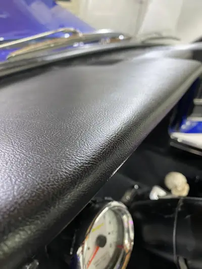 Ford Mustang 1966 — Coupé V8 de légende, restauration récente et faible kilométrage — Innenraum