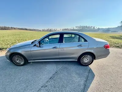 Mercedes-Benz E 300 Avantgarde 4Matic — Berline premium 252 ch, sans sinistre — rear view