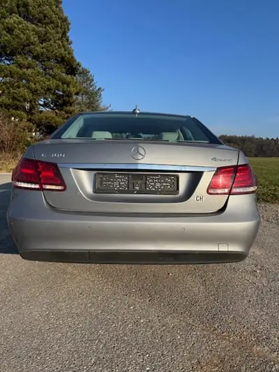 Mercedes-Benz E 300 Avantgarde 4Matic — Berline premium 252 ch, sans sinistre — detail