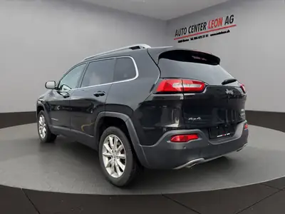 Jeep Cherokee 3.2 Limited AWD — SUV robuste, traction intégrale, toiture panoramique — interior