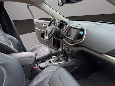Jeep Cherokee 3.2 Limited AWD — SUV robuste, traction intégrale, toiture panoramique — Thumbnail 9