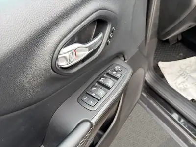 Jeep Cherokee 3.2 Limited AWD — SUV robuste, traction intégrale, toiture panoramique — Thumbnail 16