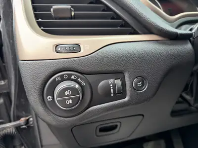 Jeep Cherokee 3.2 Limited AWD — SUV robuste, traction intégrale, toiture panoramique — Thumbnail 18