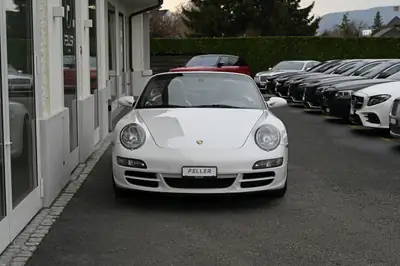 Porsche 911 Cabrio Carrera S — Roadster légendaire, 355 ch et toile électrique — rear view