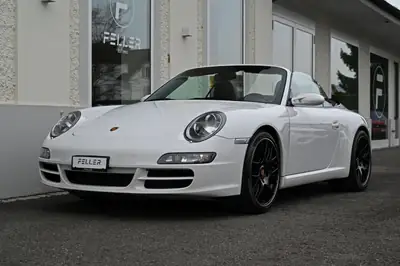 Porsche 911 Cabrio Carrera S — Roadster légendaire, 355 ch et toile électrique — side view