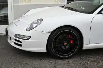 Porsche 911 Cabrio Carrera S — Roadster légendaire, 355 ch et toile électrique — detail