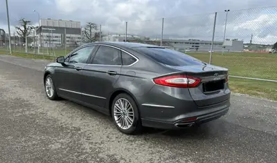 Ford Mondeo 2.0 HEV Vignale — Berline hybride élégante, 151'000 km — rear view