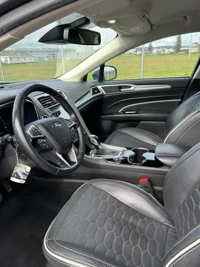 Ford Mondeo 2.0 HEV Vignale — Berline hybride élégante, 151'000 km — detail
