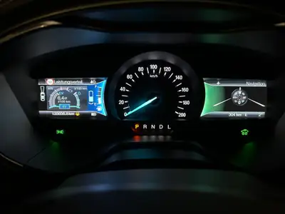 Ford Mondeo 2.0 HEV Vignale — Berline hybride élégante, 151'000 km — dashboard