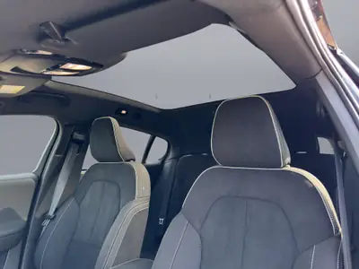 Volvo EC40 Twin Performance Black Edition AWD — Électrique puissant, ultra-faible kilométrage — Miniature 11