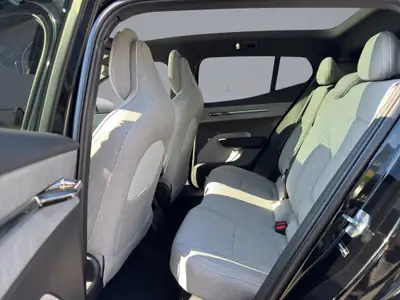 Volvo EX30 E60 Ultra — SUV électrique performant, 8000 km seulement — Miniature 10