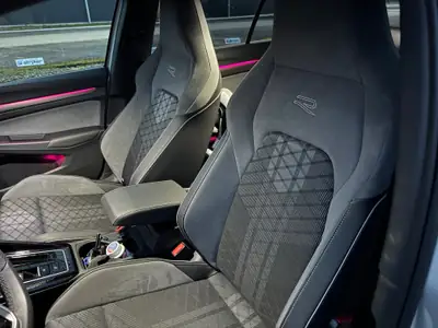 VW Golf 1.5 eTSI mHEV R-Line — Hybride léger, 26 500 km, équipement premium — dettaglio