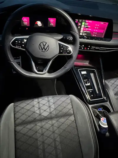 VW Golf 1.5 eTSI mHEV R-Line — Hybride léger, 26 500 km, équipement premium — cruscotto
