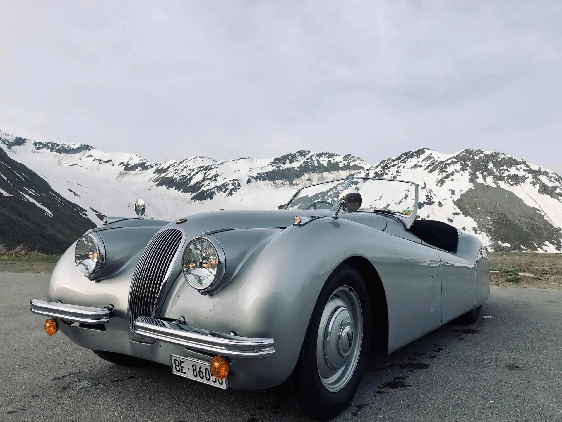 Jaguar XK120 OTS — Légende anglaise cabriolet, rare livraison Suisse 1951 — vue extérieure