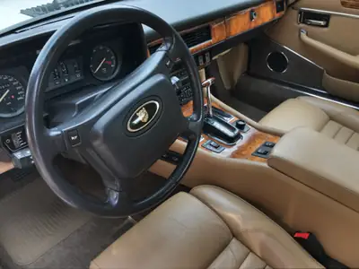 Jaguar XJ-S V12 1990 — Coupé sportif légendaire, contrôle technique valide jusqu'en 2032 — Miniatura 12