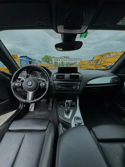 BMW M135i xDrive — Compacte sportive 320 ch, transmission intégrale automatique — dashboard
