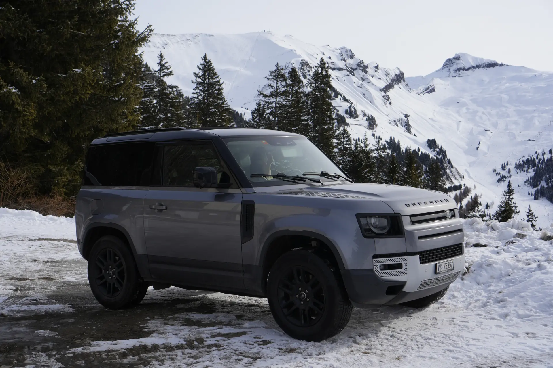 Land Rover Defender 90 P300 Si4 — Légende du tout-terrain, 28'000 km seulement
