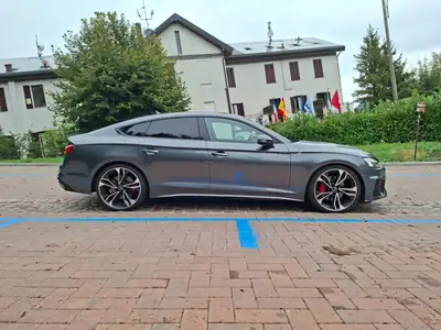 Audi A5 Sportback 45 TFSI — Élégance sportive et dynamique quattro — interni