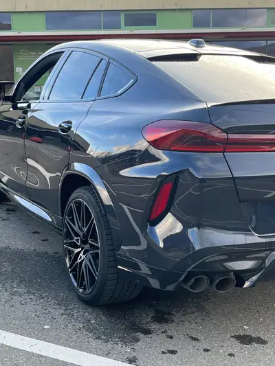 BMW X6M Steptronic M Competition — 626 ch, design noir métallisé, 25 000 km — arrière