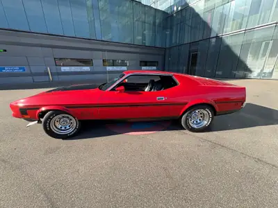Ford Mustang Mach 1 351 1972 — Légende américaine restaurée, V8 muscle car authentique — Heckansicht