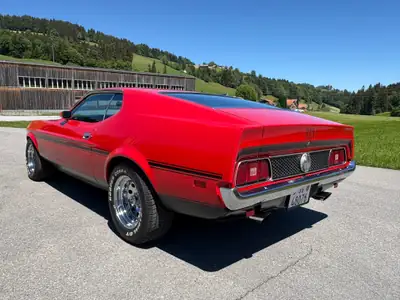 Ford Mustang Mach 1 351 1972 — Légende américaine restaurée, V8 muscle car authentique — Seitenansicht