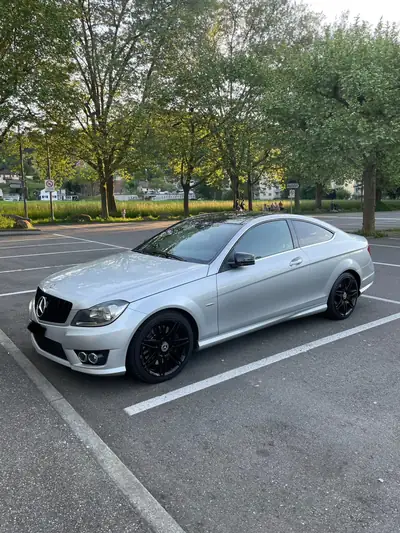 Mercedes-Benz C 250 Coupé Sport — Élégance sportive et dynamique affirmée — rear view