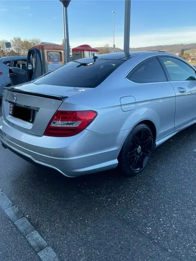 Mercedes-Benz C 250 Coupé Sport — Élégance sportive et dynamique affirmée — dashboard