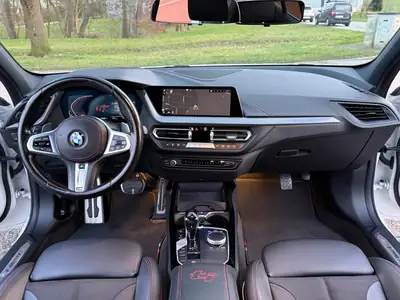 BMW 128ti Steptronic — Berline sportive compacte, 265 ch et boîte auto — intérieur