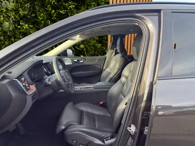 Volvo XC60 2.0 T8 TE Ultimate Dark — Hybride rechargeable premium, 20'000 km seulement — Miniatur 9