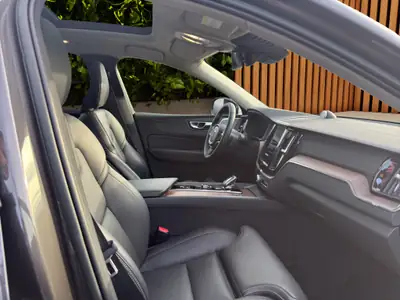 Volvo XC60 2.0 T8 TE Ultimate Dark — Hybride rechargeable premium, 20'000 km seulement — Miniatur 16