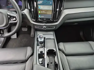 Volvo XC60 2.0 T8 TE Plus Dark eAWD — SUV hybride rechargeable, 26'000 km seulement — Miniature 14