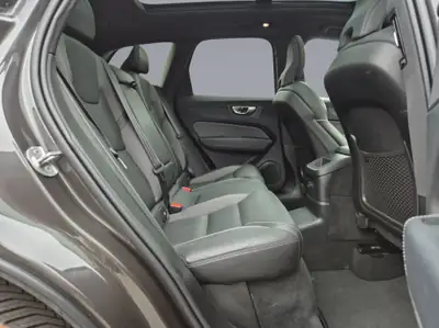Volvo XC60 2.0 T8 TE Plus Dark eAWD — SUV hybride rechargeable, 26'000 km seulement — Miniature 17