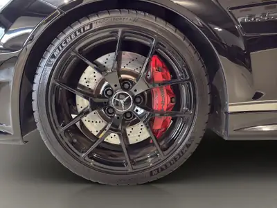 Mercedes-Benz C 63 AMG Coupé Edition 507 — Coupé sportif légendaire, 507 ch purs — Miniatura 8